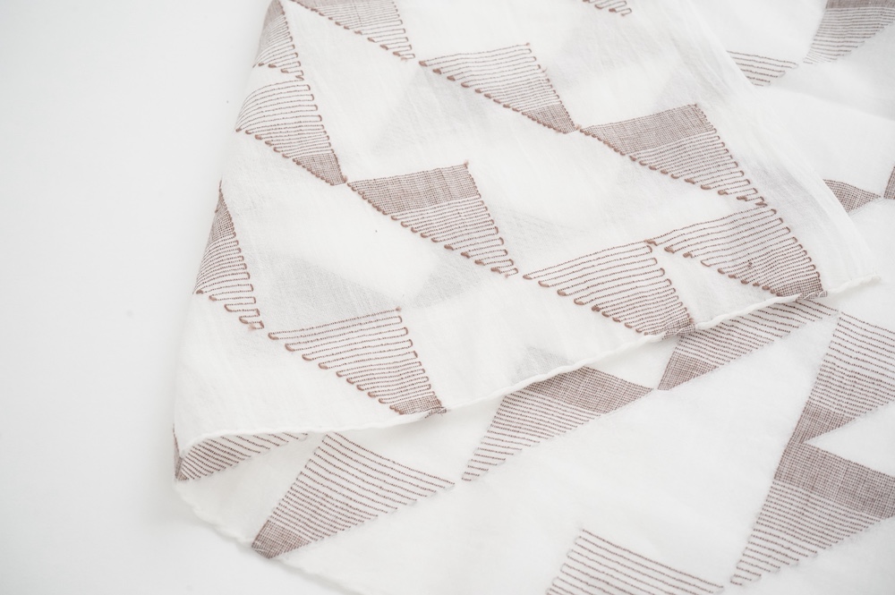 Khadi and Co ベスニールセン　大判コットンストール KHADI AND COエンブロイダリーコットンストール WHITE×BLACK