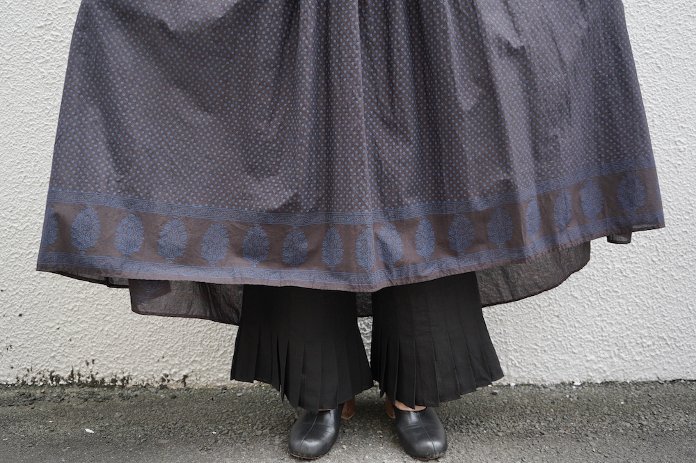 susuri　パンツ　ブルー　toujours ゴーシュ ゴーシュ 秋の新作ワイドパンツ - SUSCON + RUSTIC HOUSE
