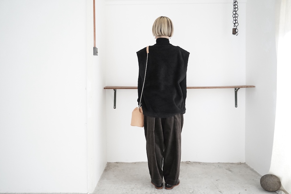 Honnete ボアベスト ブラック Honnete (オネット) Cropped Boa Vest / クロップドボアベスト