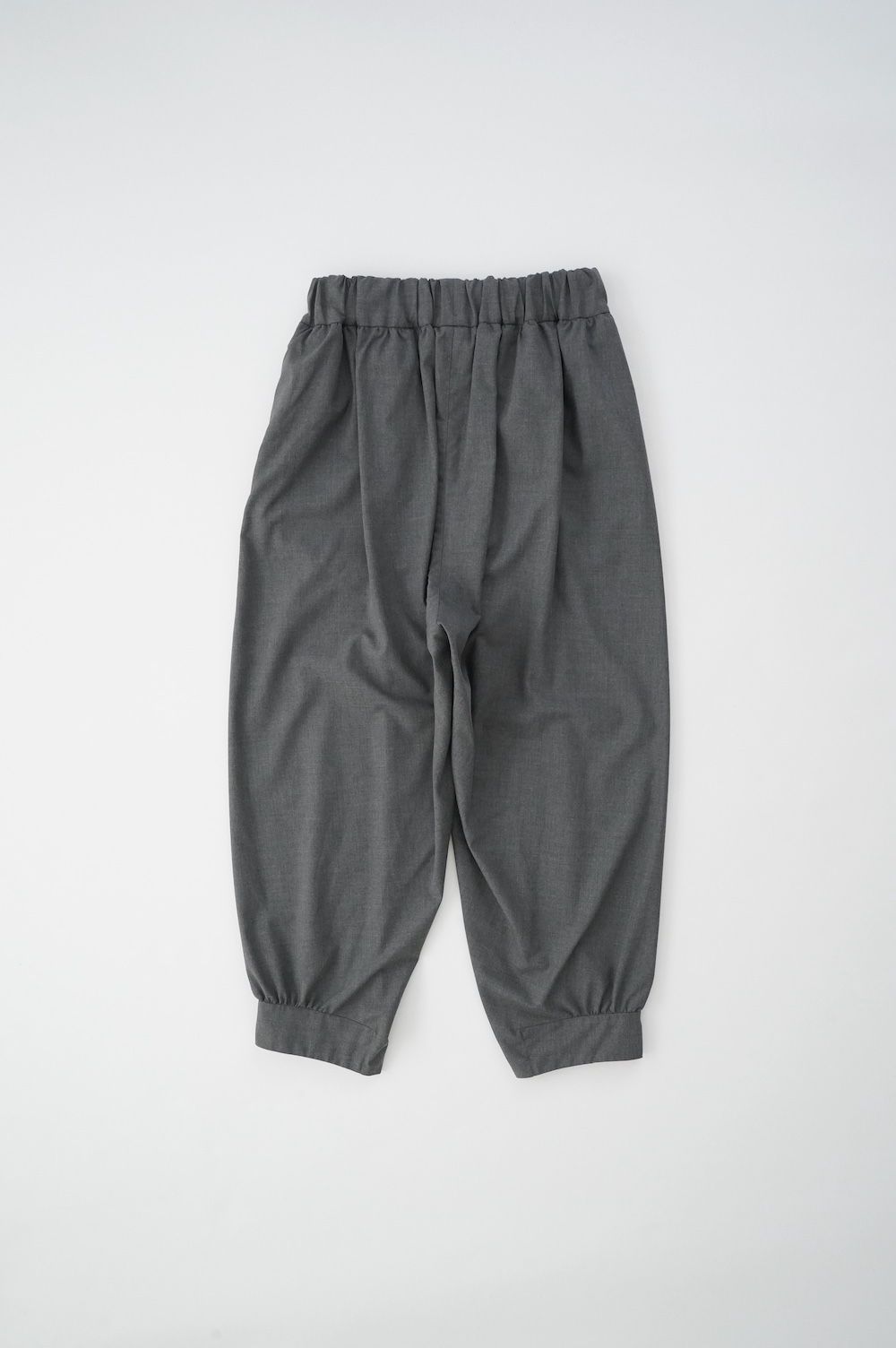 美品 NO CONTROL AIR 強撚ポリエステル ギャザーアラジンパンツ NO CONTROL AIR ポリエステル＆レーヨン・クリアツイル アラジンパンツ