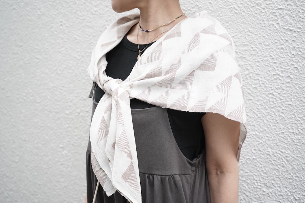 Khadi and co BESS NIELSEN 手織りストールスパンコール KHADI AND COエンブロイダリーシルクストール NATURAL